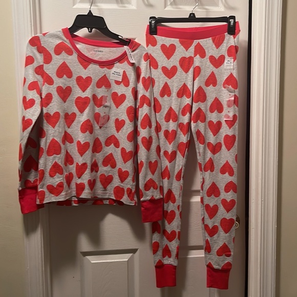 Old Navy women’s 2 pcs pajamas set all over heart print grey/red small - Picture 2 of 5